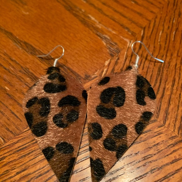 Fun shape animal print earrings - Picture 3 of 3